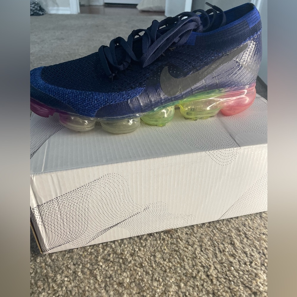 Men Nike Vapormax Rainbow Size 10 1/2